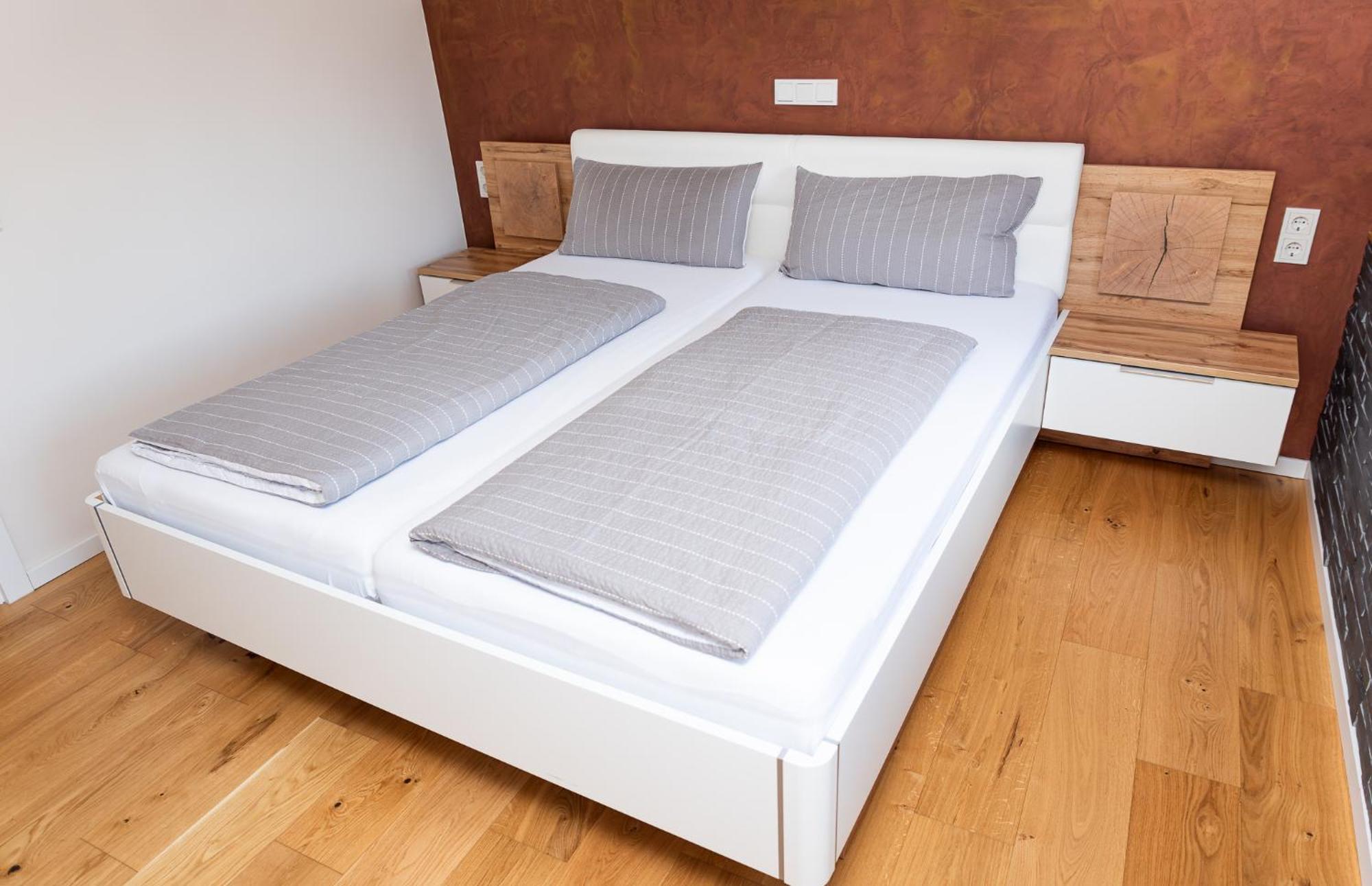 Ferienwohnung Mosel-Saar-Ruwer แบร์นคาสเทล-คืสท์ ภายนอก รูปภาพ