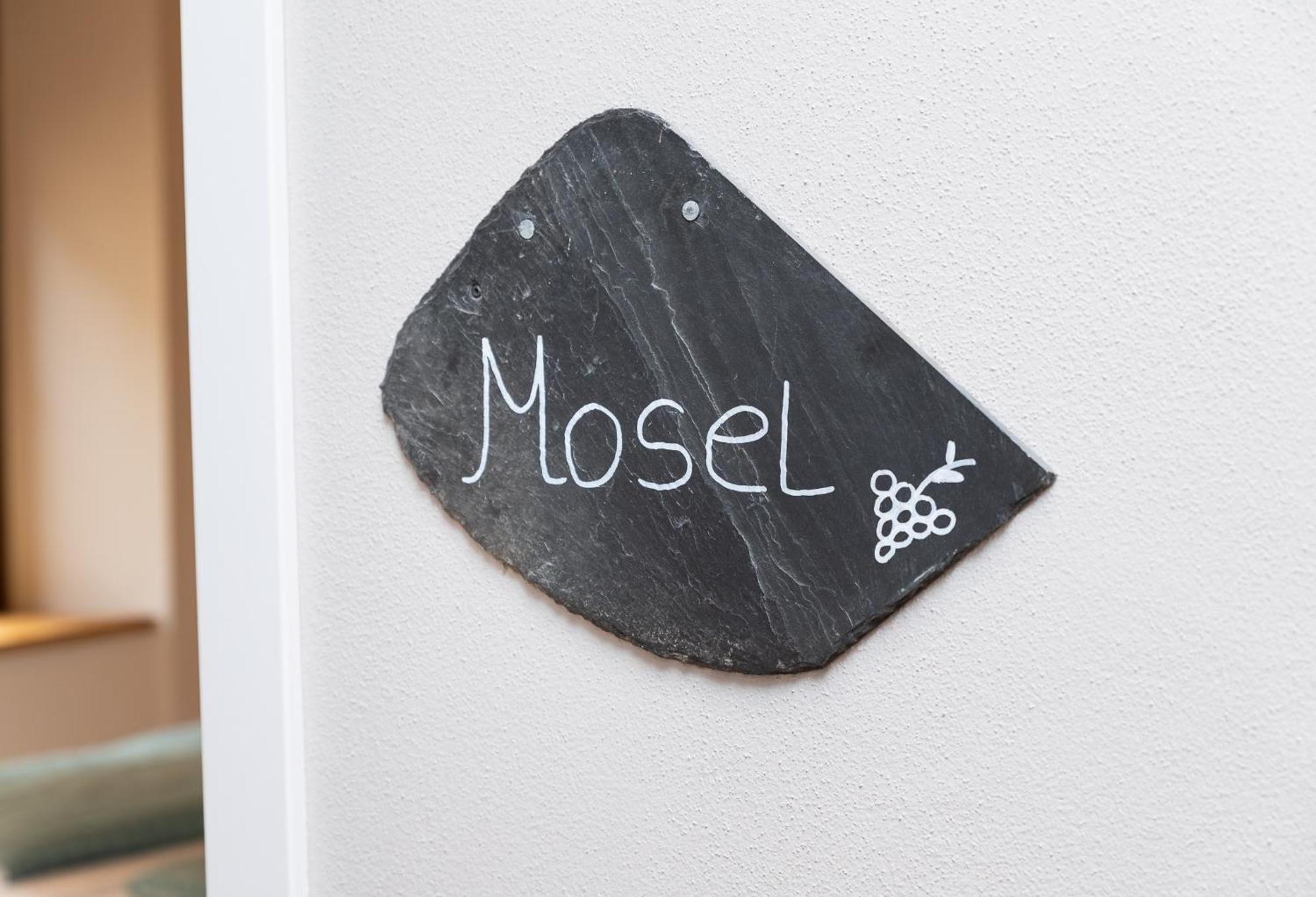 Ferienwohnung Mosel-Saar-Ruwer แบร์นคาสเทล-คืสท์ ภายนอก รูปภาพ
